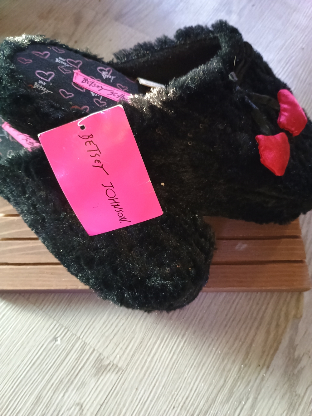 Betsey Johnson Black Fuzzy Sequin Heart Slippers Women’s Large 9/10 NWT